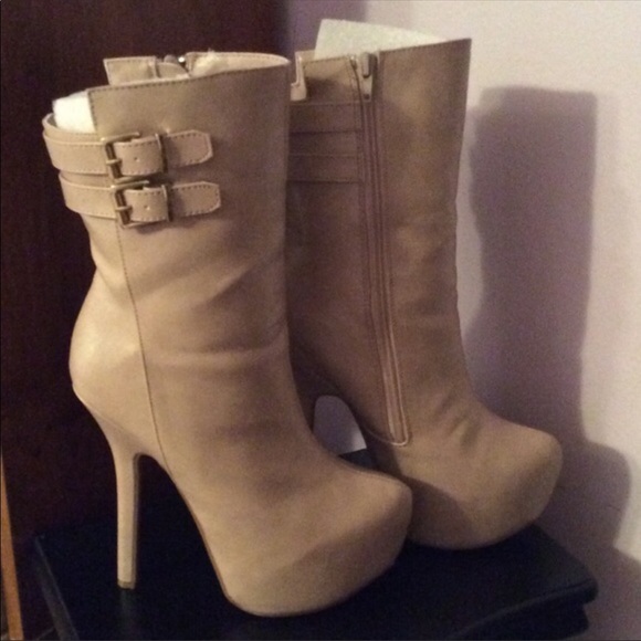 Scene Weaver Shoes - Nude booties